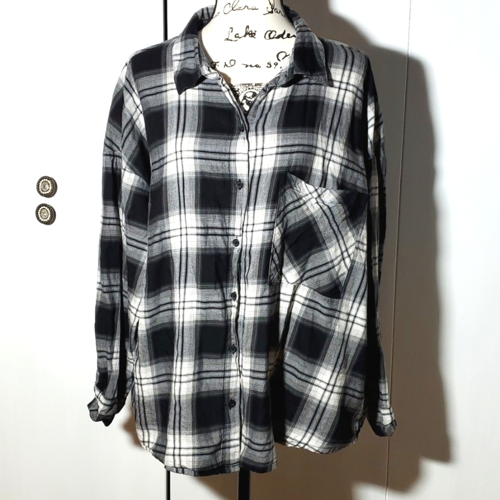 Divided- Longsleeve Button down Shirt Black/Gray/white Plaid Size XL
